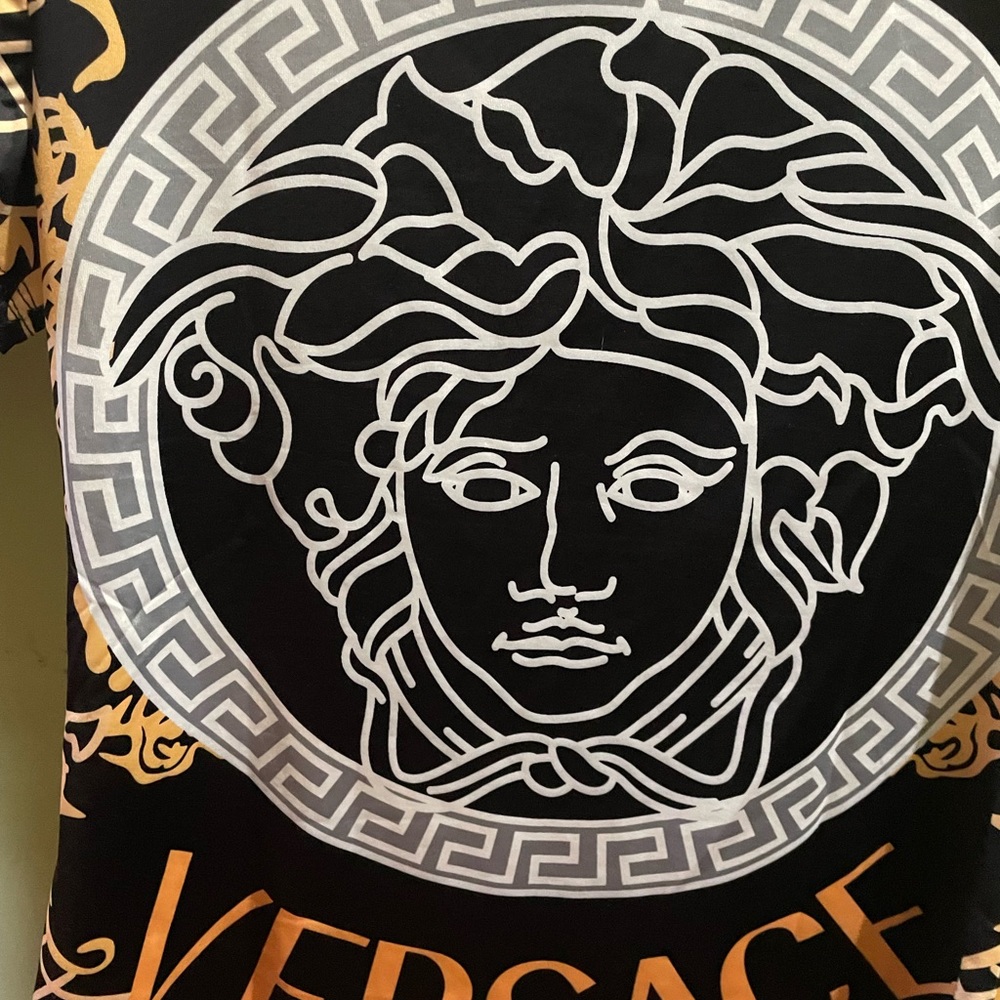 COPY - VERSACE MATCHING TEE & SHORTS - Picture 5 of 5